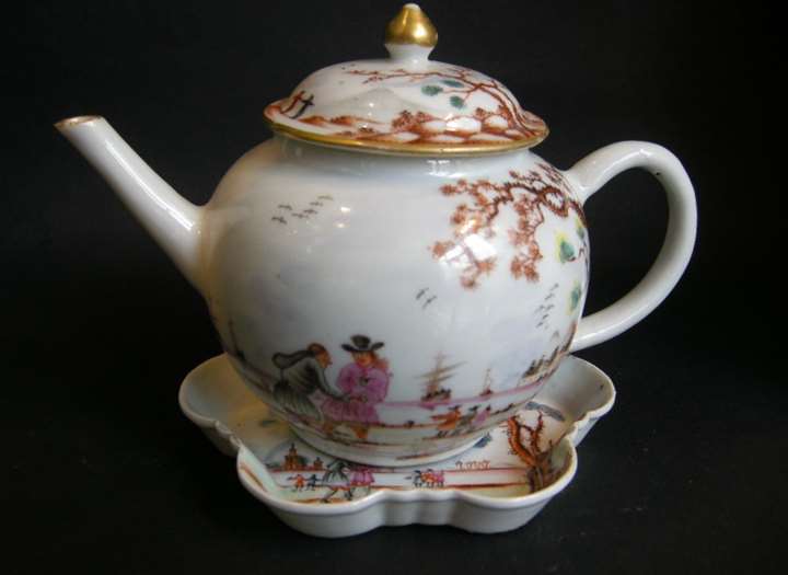 Porcelain teapot and Pattipan "Famille rose" with European decoration Meissen style - Qianlong period